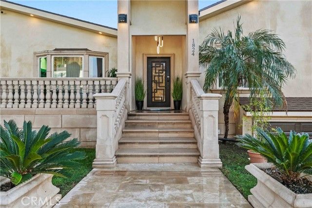 1824 Crestmont Court, Glendale, CA 91208