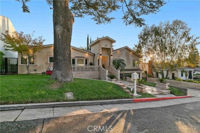 1824 Crestmont Court, Glendale, CA 91208