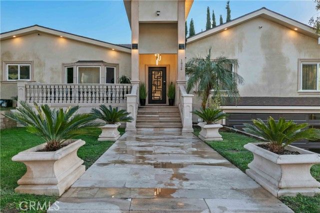 1824 Crestmont Court, Glendale, CA 91208