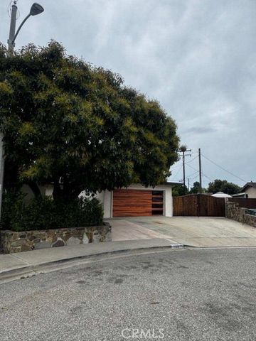 1720 Elsinore Circle, Oxnard, CA 93035