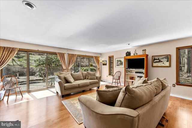 1850 BROOKS RD, West Chester, PA 19382