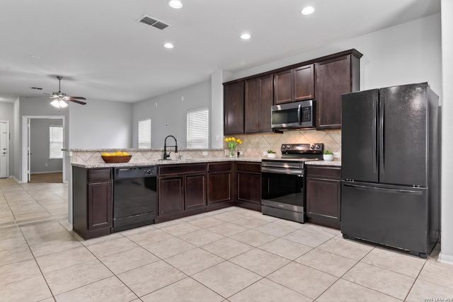 1926 Laurel Pathway, San Antonio, TX 78245
