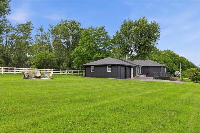 23485 W 207th Street, Spring Hill, KS 66083