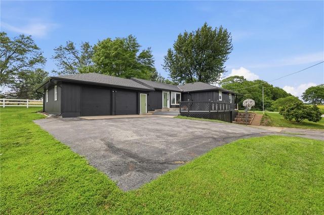23485 W 207th Street, Spring Hill, KS 66083