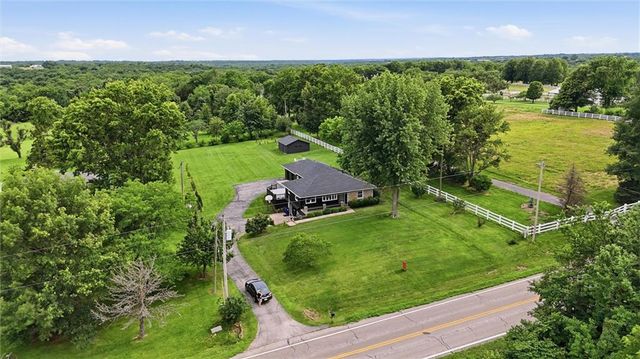 23485 W 207th Street, Spring Hill, KS 66083