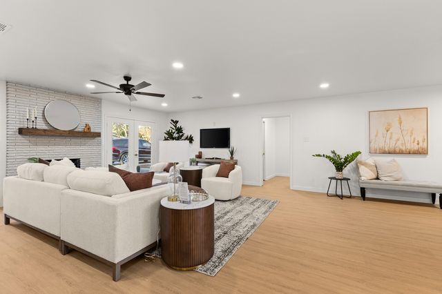 2324 Wooded Acres Drive, Waco, TX 76710