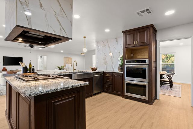 2324 Wooded Acres Drive, Waco, TX 76710