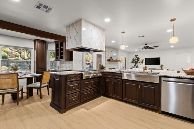 2324 Wooded Acres Drive, Waco, TX 76710