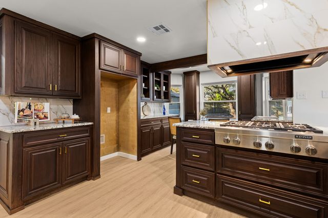 2324 Wooded Acres Drive, Waco, TX 76710