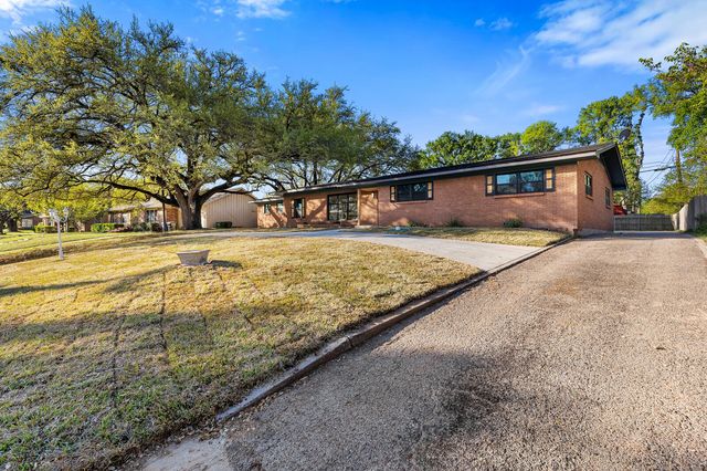 2324 Wooded Acres Drive, Waco, TX 76710