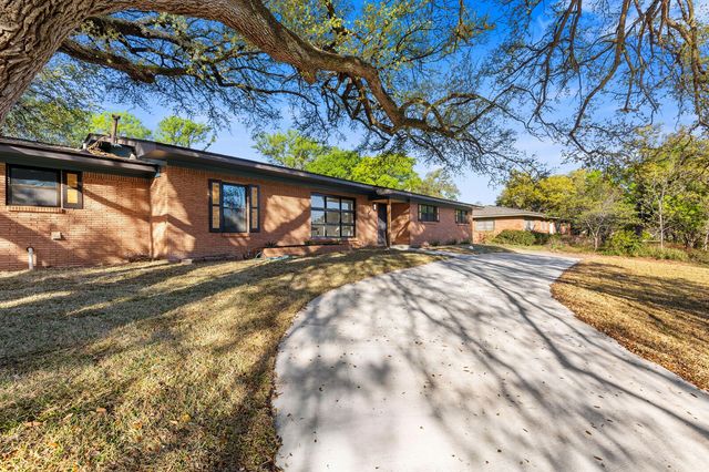 2324 Wooded Acres Drive, Waco, TX 76710