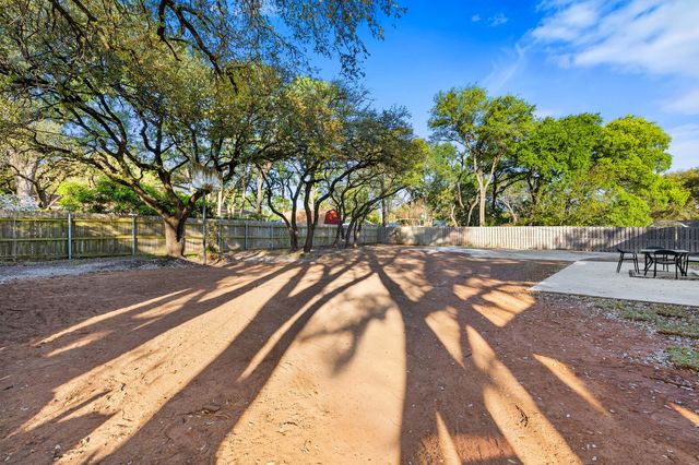 2324 Wooded Acres Drive, Waco, TX 76710