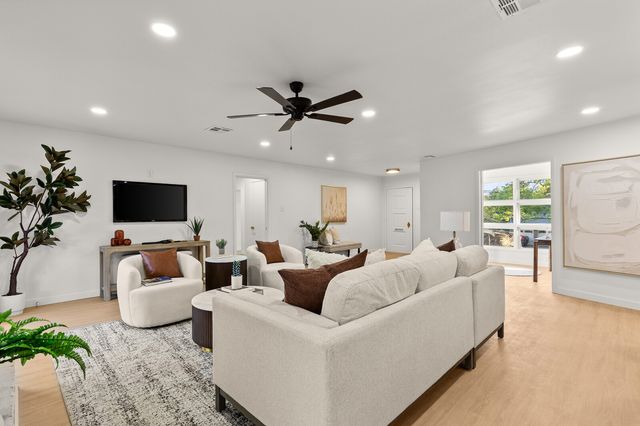 2324 Wooded Acres Drive, Waco, TX 76710