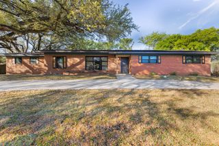 2324 Wooded Acres Drive, Waco, TX 76710
