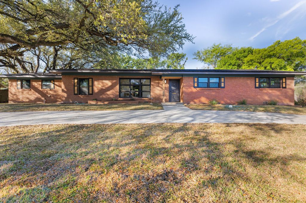 2324 Wooded Acres Drive, Waco, TX 76710