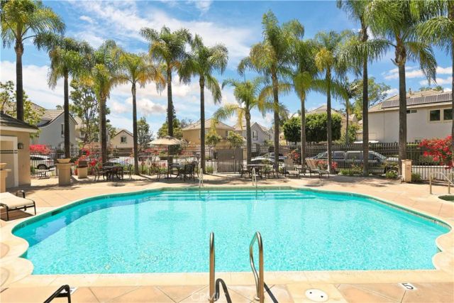 26 Bloomfield Lane, Rancho Santa Margarita, CA 92688