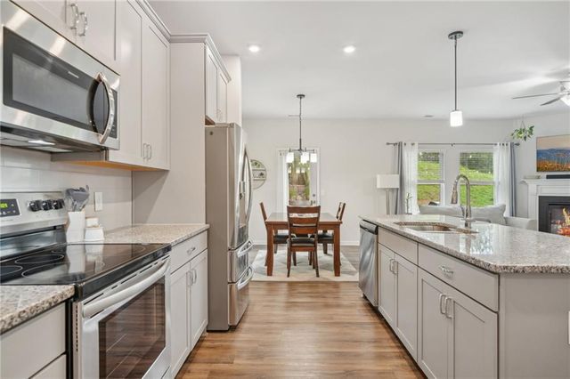 302 Braswell Court, Woodstock, GA 30188