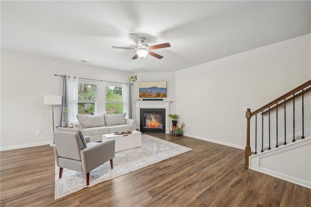 302 Braswell Court, Woodstock, GA 30188