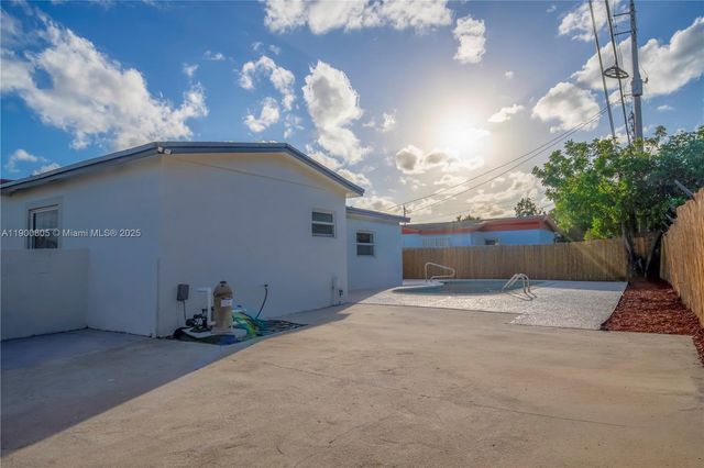 3251 NW 23rd Ct, Lauderdale Lakes, FL 33311