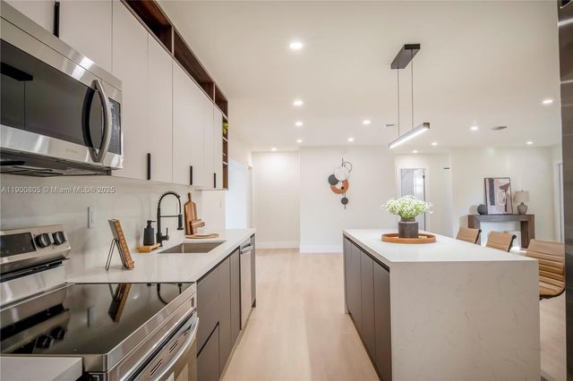 3251 NW 23rd Ct, Lauderdale Lakes, FL 33311