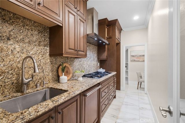 111 Shady Arbor, Irvine, CA 92618