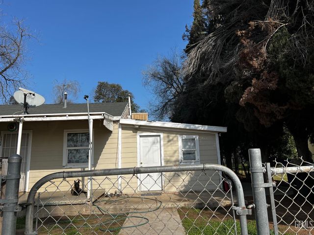 2608 Lake Street, Bakersfield, CA 93306