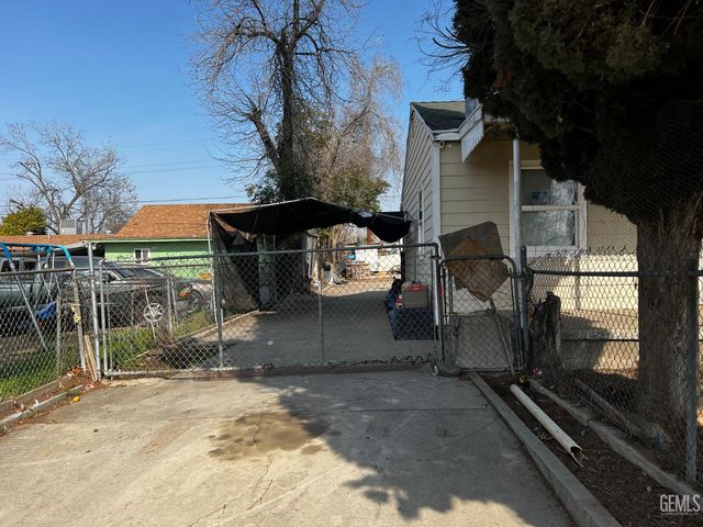 2608 Lake Street, Bakersfield, CA 93306