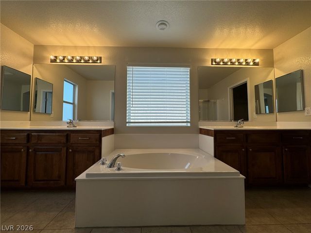 9048 Winchester Ridge Street, Las Vegas, NV 89139