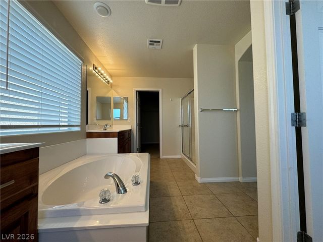 9048 Winchester Ridge Street, Las Vegas, NV 89139