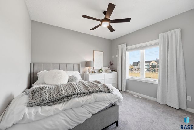 2504 W 95th St Street, Sioux Falls, SD 57108