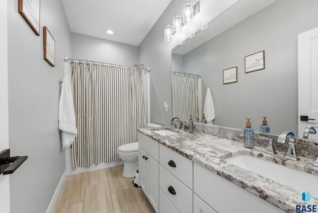 2504 W 95th St Street, Sioux Falls, SD 57108