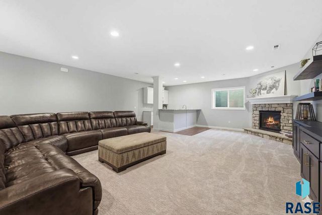 2504 W 95th St Street, Sioux Falls, SD 57108