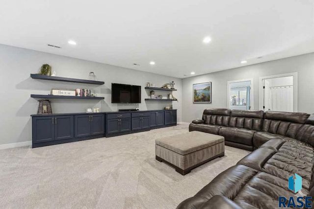 2504 W 95th St Street, Sioux Falls, SD 57108