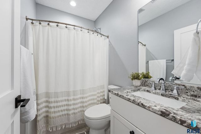 2504 W 95th St Street, Sioux Falls, SD 57108