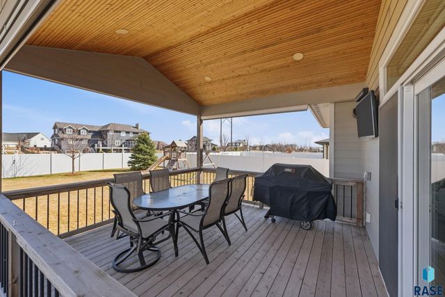 2504 W 95th St Street, Sioux Falls, SD 57108