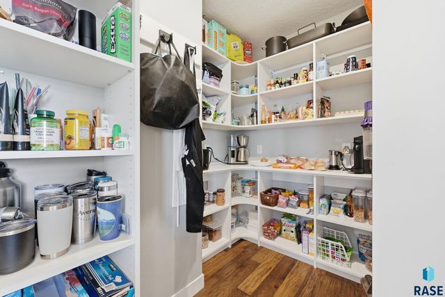 2504 W 95th St Street, Sioux Falls, SD 57108