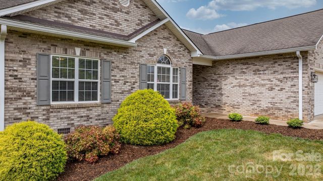 3534 47th Avenue Place NE, Hickory, NC 28601