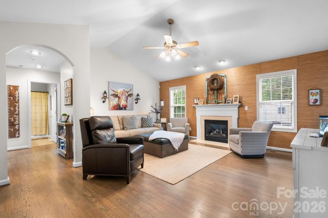 3534 47th Avenue Place NE, Hickory, NC 28601