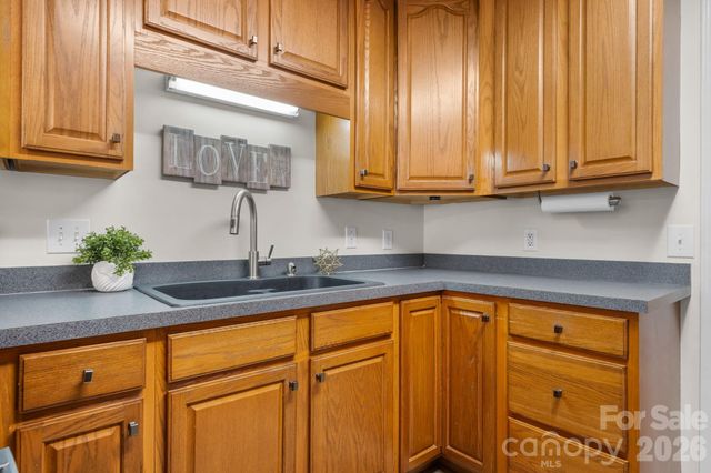 3534 47th Avenue Place NE, Hickory, NC 28601