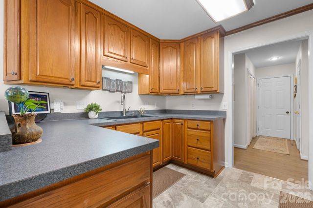 3534 47th Avenue Place NE, Hickory, NC 28601