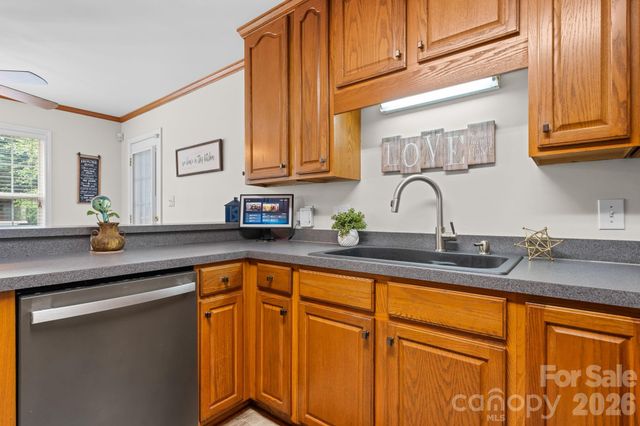 3534 47th Avenue Place NE, Hickory, NC 28601