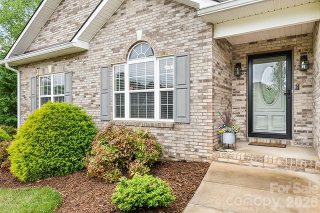 3534 47th Avenue Place NE, Hickory, NC 28601