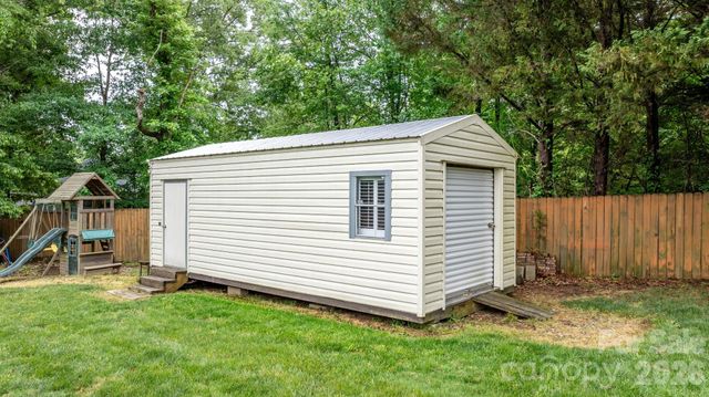3534 47th Avenue Place NE, Hickory, NC 28601