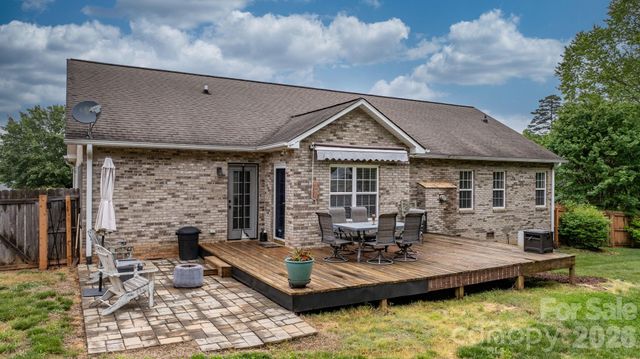 3534 47th Avenue Place NE, Hickory, NC 28601