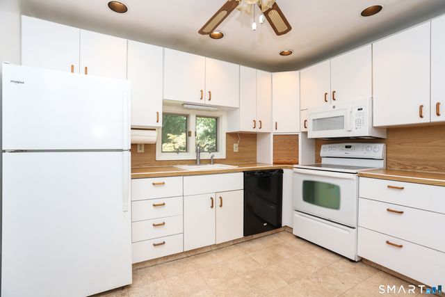 17 Riverford Road, Brookfield, CT 06804