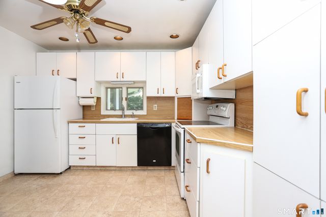 17 Riverford Road, Brookfield, CT 06804