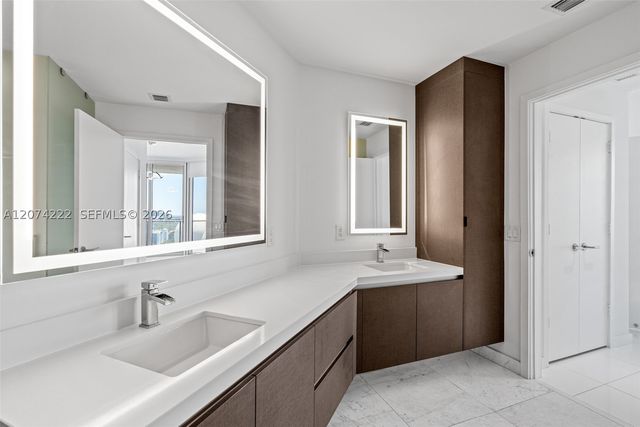 851 NE 1st Ave 1506, Miami, FL 33132