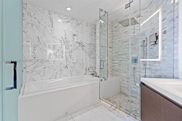 851 NE 1st Ave 1506, Miami, FL 33132