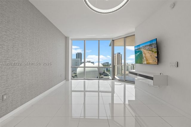 851 NE 1st Ave 1506, Miami, FL 33132
