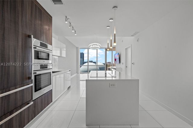 851 NE 1st Ave 1506, Miami, FL 33132